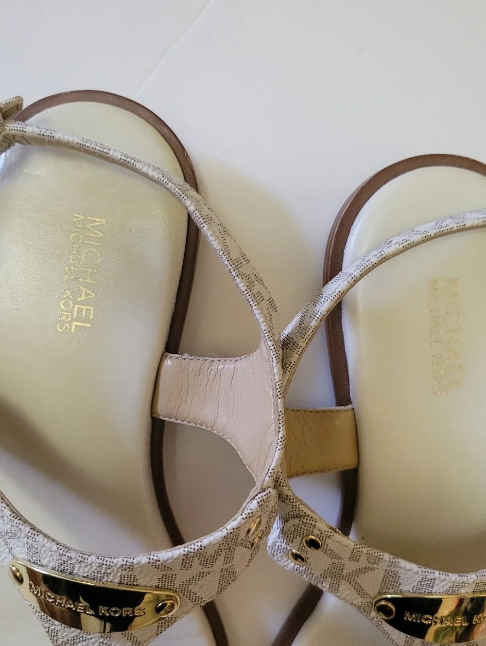 Michael Kors Plate Logo Thong Flat Sandal Vanilla Size 8 Preppy‎ Minimalist